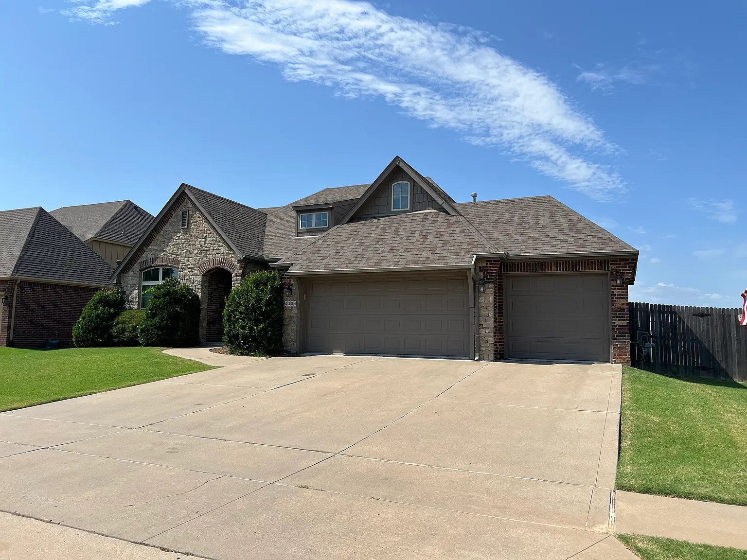 4 bed, 2325 sqft, $2,700 — Photo 2