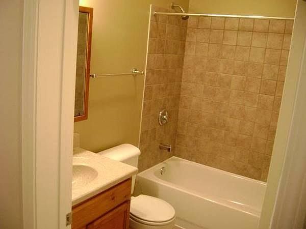 2nd image of 1443 N Washtenaw Ave APT 3A