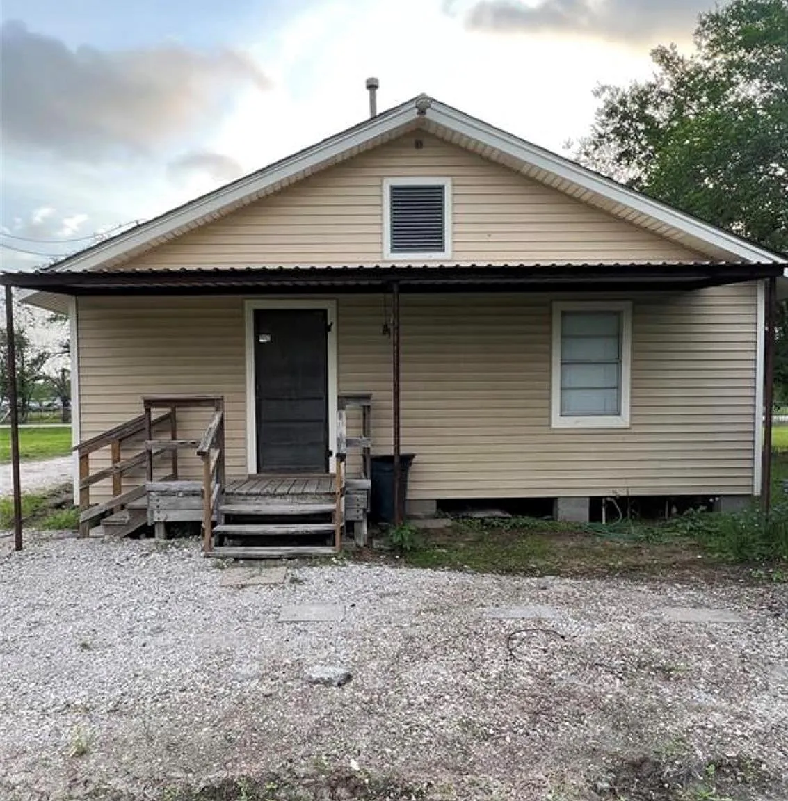 3 bed, 1.0 bath, 1232 sqft, $1,500 — Photo 2