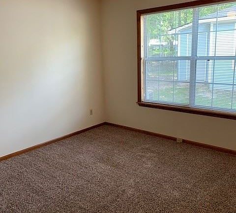 4th image of 2314 Pineview Dr APT B