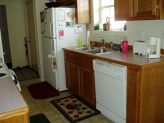 3rd image of 15066 Remington Dr