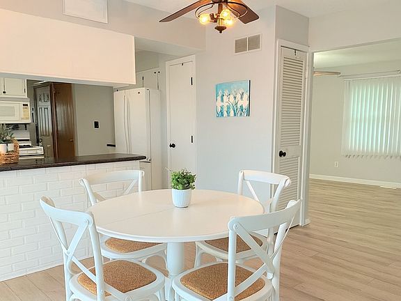 4th image of 530 Meadows Rd S