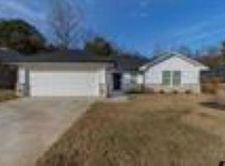 19842 Meadow West Ln, Flint, TX 75762