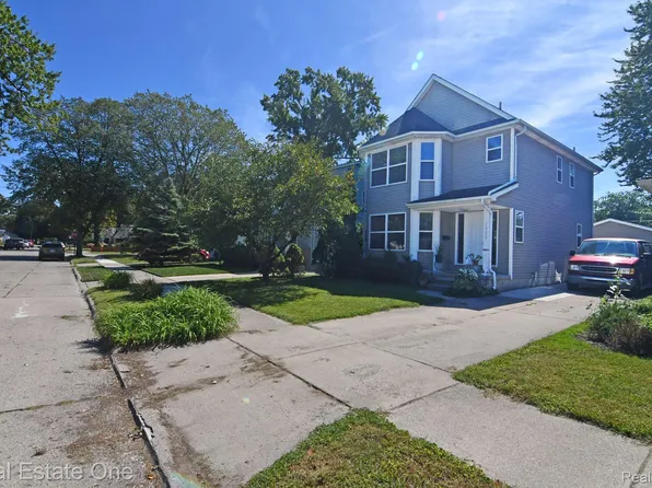 1020 E Granet Ave, Hazel Park, MI 48030