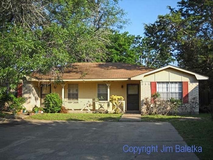 1st image of 211 Yale Cir