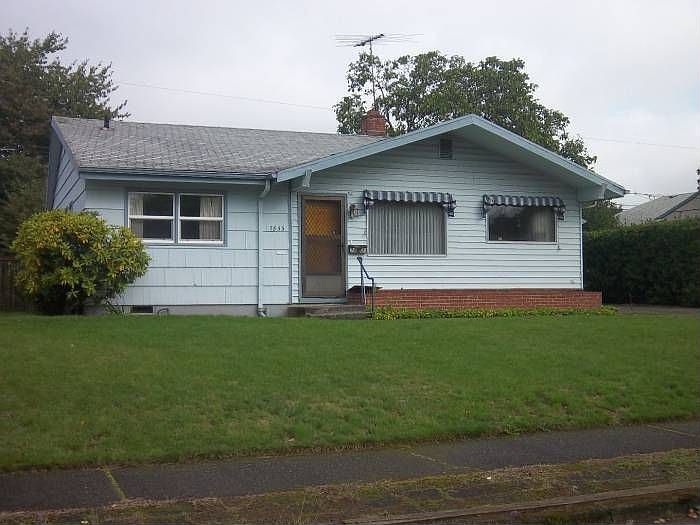 4 bedrooms / 1.5 baths!