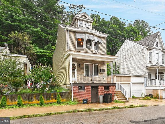 2nd image of 842 Water St