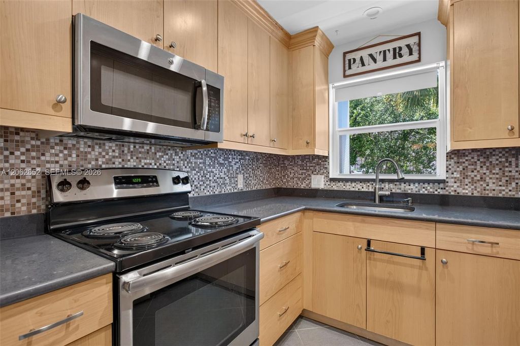 2870 NE 14th Street Cswy APT 203C, photo 9