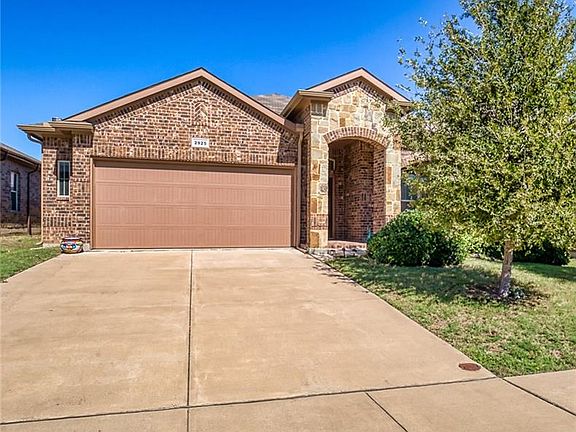 2nd image of 2925 Maple Creek Dr