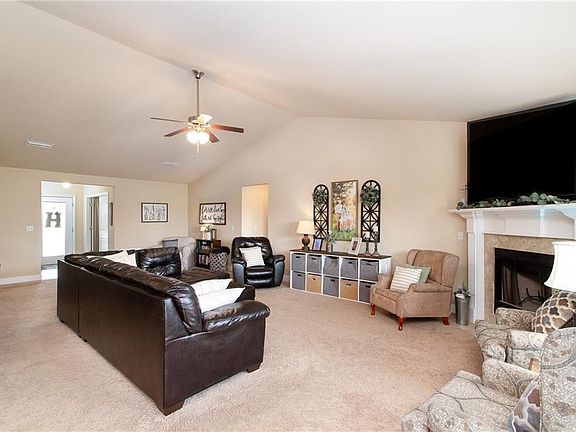 4th image of 2216 Taylor Pointe Blvd