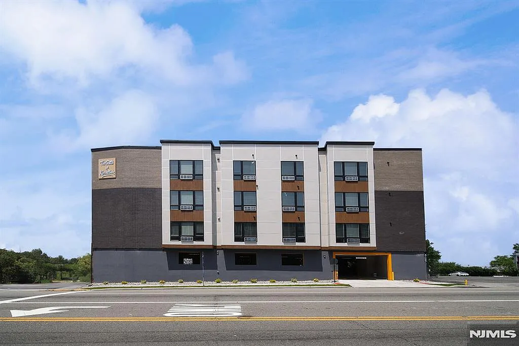 1 bed, 950 sqft, $2,700 — Photo 1