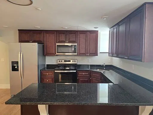 6 bed, $1,050 — Photo 2