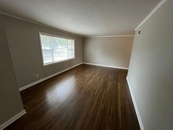 3rd image of 4004 Graceland Dr