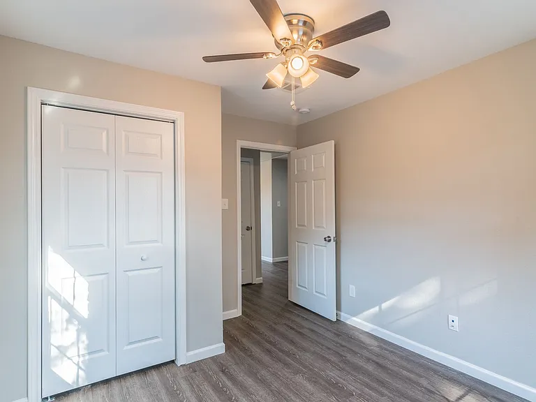 3102 Wentworth St #4 — Photo 4