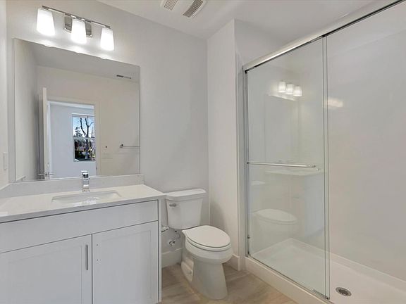 5th image of 2741 Oak Rd