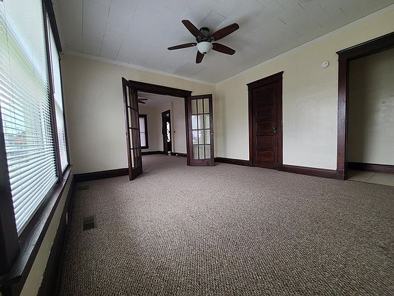 2nd image of 504 Lincolnway W APT 2