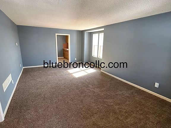 3rd image of 901 S Hocker Ave