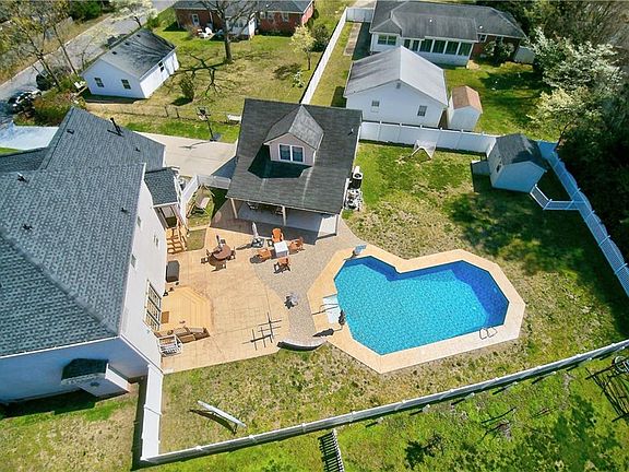 4th image of 745 Edenbridge Dr