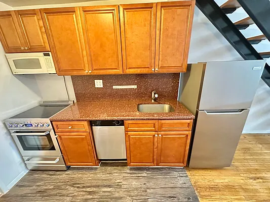 Rented by J PRESTON AND ASSOCIATES INC | media 10