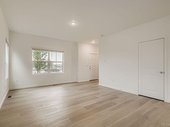 5th image of 15268 Detroit Street