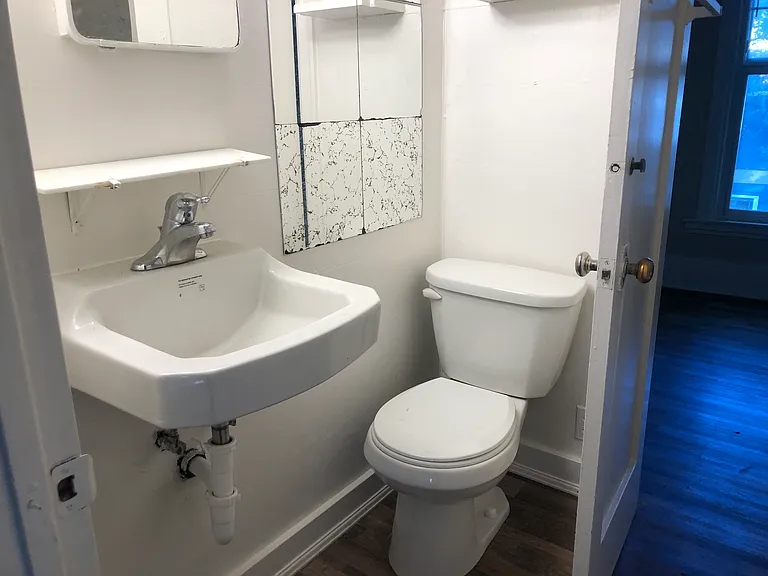 420 NE Campus St — Photo 9