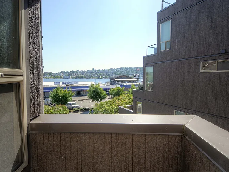 2111 Westlake Ave N #201 — Photo 18