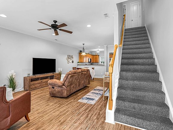 2nd image of 4 Amity Ln