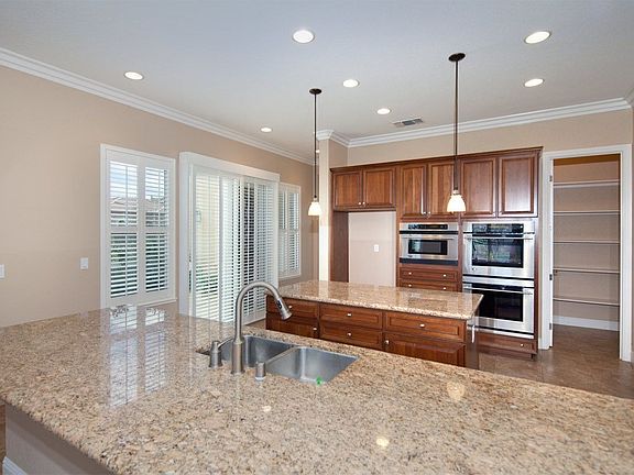 5th image of 715 Stanfel Pl