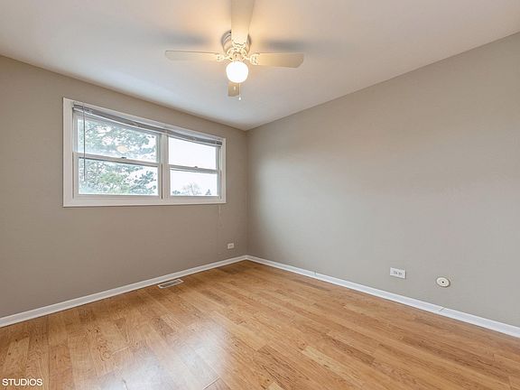 4th image of 932 Banbury Ct