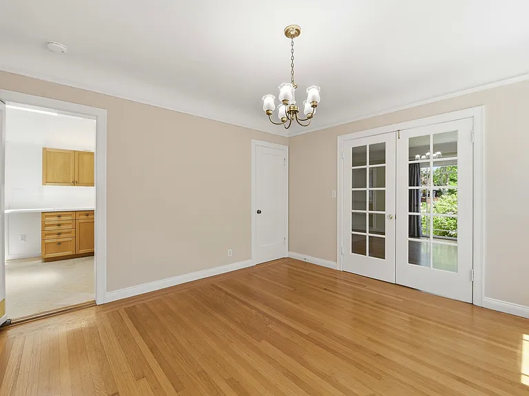 126 Jeter St — Photo 8