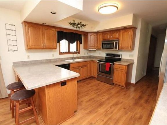 4th image of 536 Willow Dr