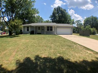 606 Romaker Dr, Wellsville, MO 63384