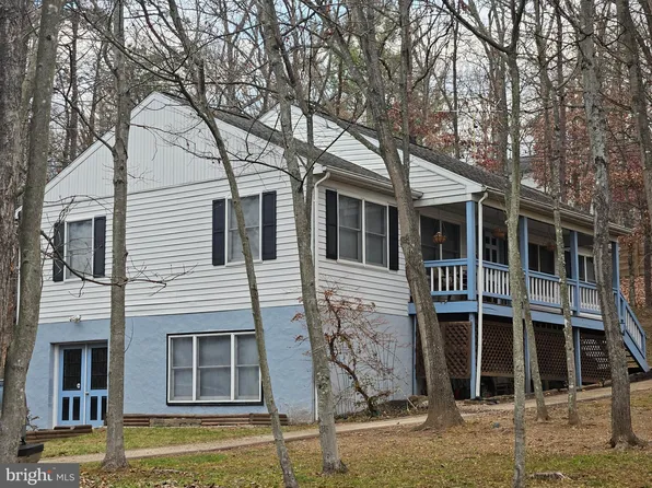 1109 Lakeview Dr, Cross Junction, VA 22625