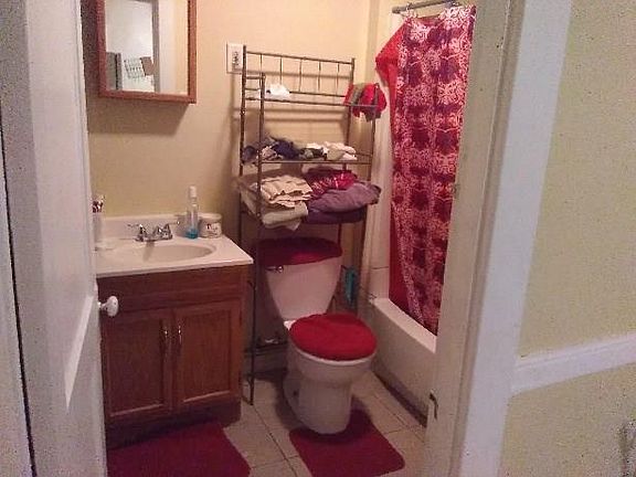 5th image of 131 Vincent Ave