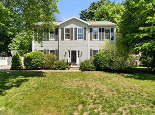 8 Scotland St, Hingham, MA 02043