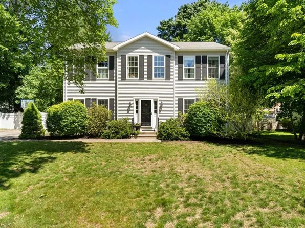 8 Scotland St, Hingham, MA 02043