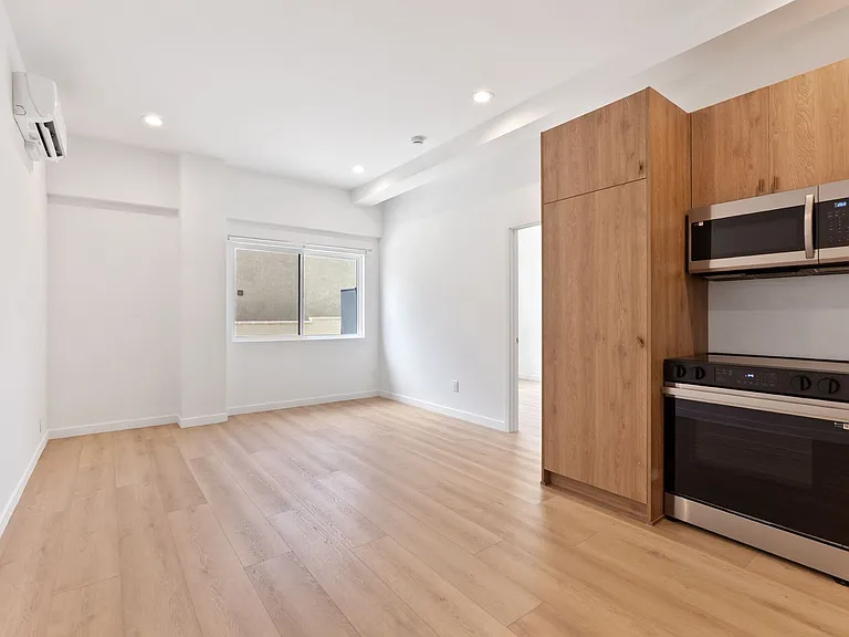 1105 N. Coast Highway | Sand Castle Apartments — Photo 1