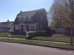 12 Wellington Pl, Amityville, NY 11701