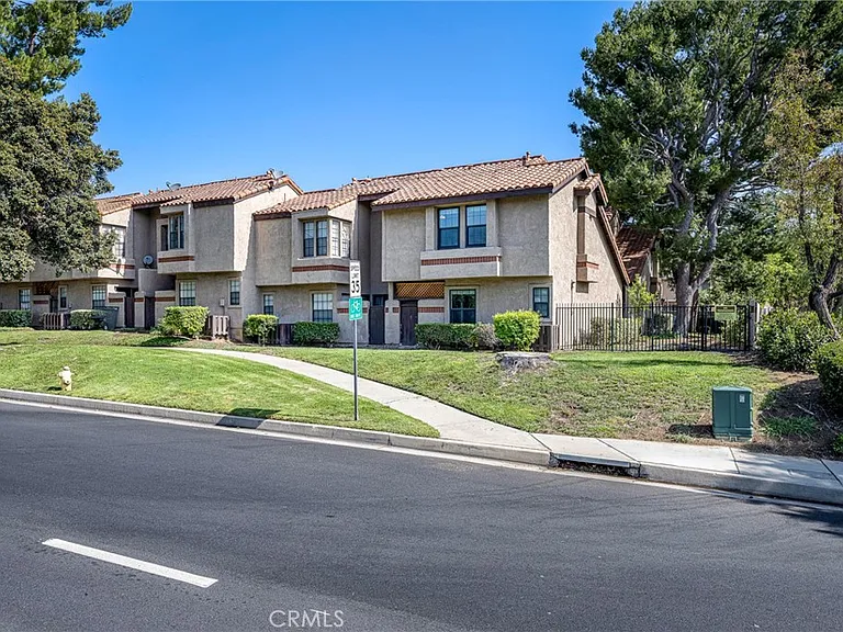 343 E Chapman Ave #E — Photo 32