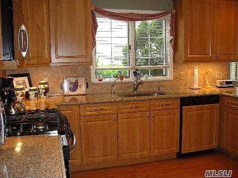 4th image of 24 Oakmont Ln
