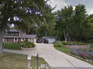 11550 N Meadowbrook Dr, Mequon, WI 53097