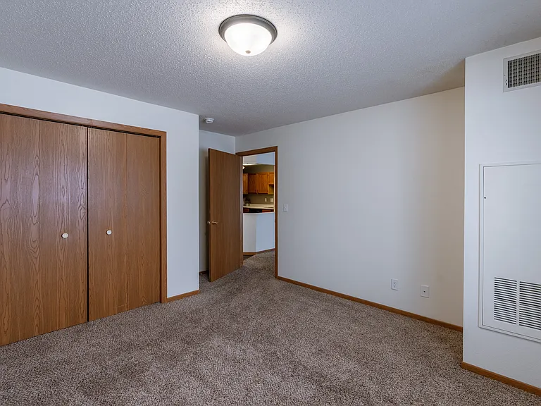 Fargo, ND Willow Park Apartments | Bedroom