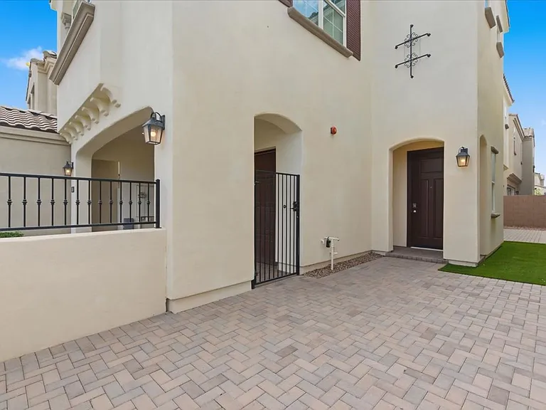 265 E Balsam Dr — Photo 6