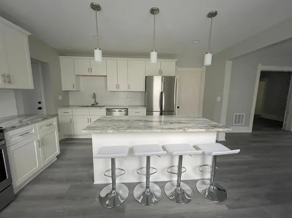 2144 W 38th St #Up, Cleveland, OH 44113