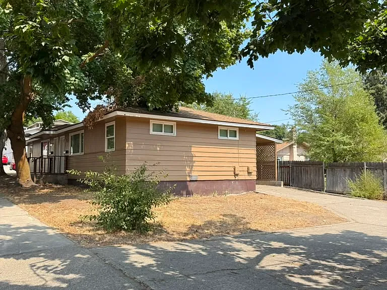 3216 N Maple St — Photo 7
