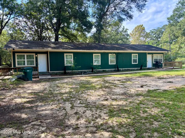 703 Auburn St, Wiggins, MS 39577