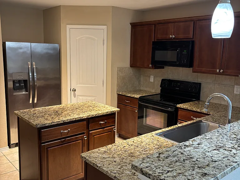2047 Enchanted Rock Dr — Photo 5