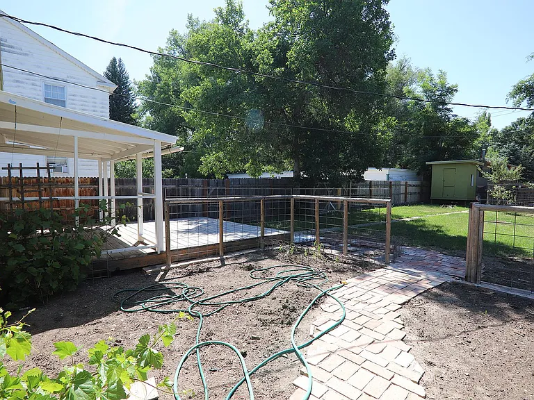 740 W Burkitt St — Photo 5