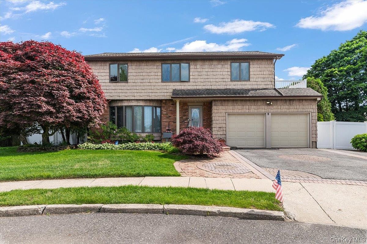 9 Bernadette Court, Hicksville, NY 11801 | Zillow