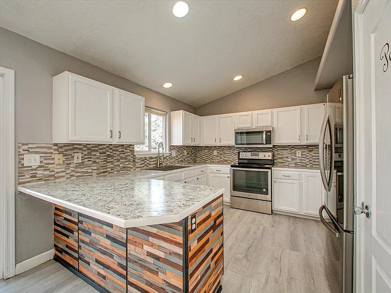 13734 W Meadowdale Dr — Photo 13